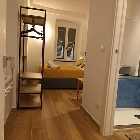 Al Porto 61 - For Rent Pensión 4*