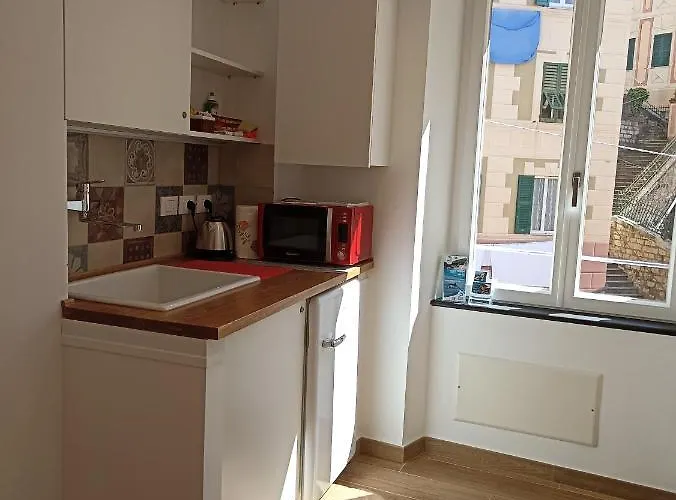 Affittacamere Al Porto 61 - For Rent 4*