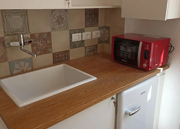 Affittacamere Al Porto 61 - For Rent 4*